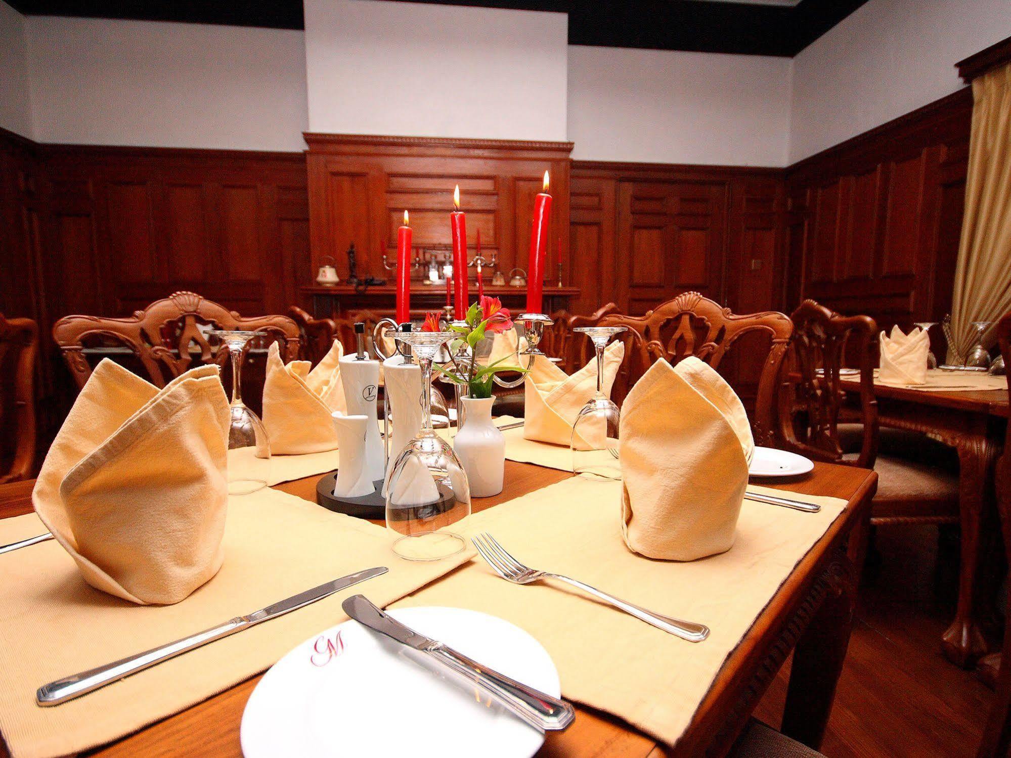 Governor'S Mansion Hatton Esterno foto